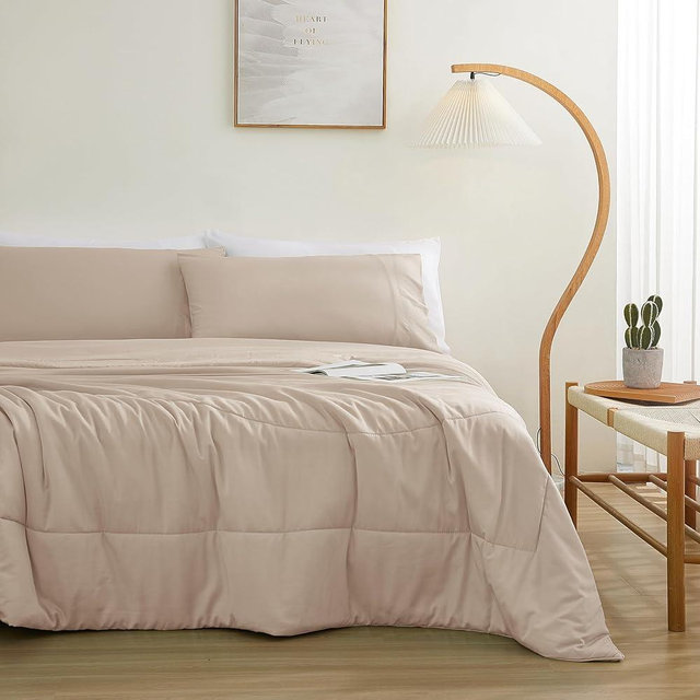 Zaizaihome Natural Bamboo Viscose Comforter Set King Size 3 Pieces, All-Season Soft Breathable Moisture-Wicking Quilt with Matching Pillowcases, Machine Washable, Quilted Fluffy Comforter (Beige)