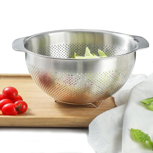 18/8 Stainless Steel Microwell Colander, 3.5QT Large Capacity with Handle Kitchen Food Strainer Basket for Washing Vegetables, Fruits, Rice, and Pasta (primary colour, 3.5QT)
