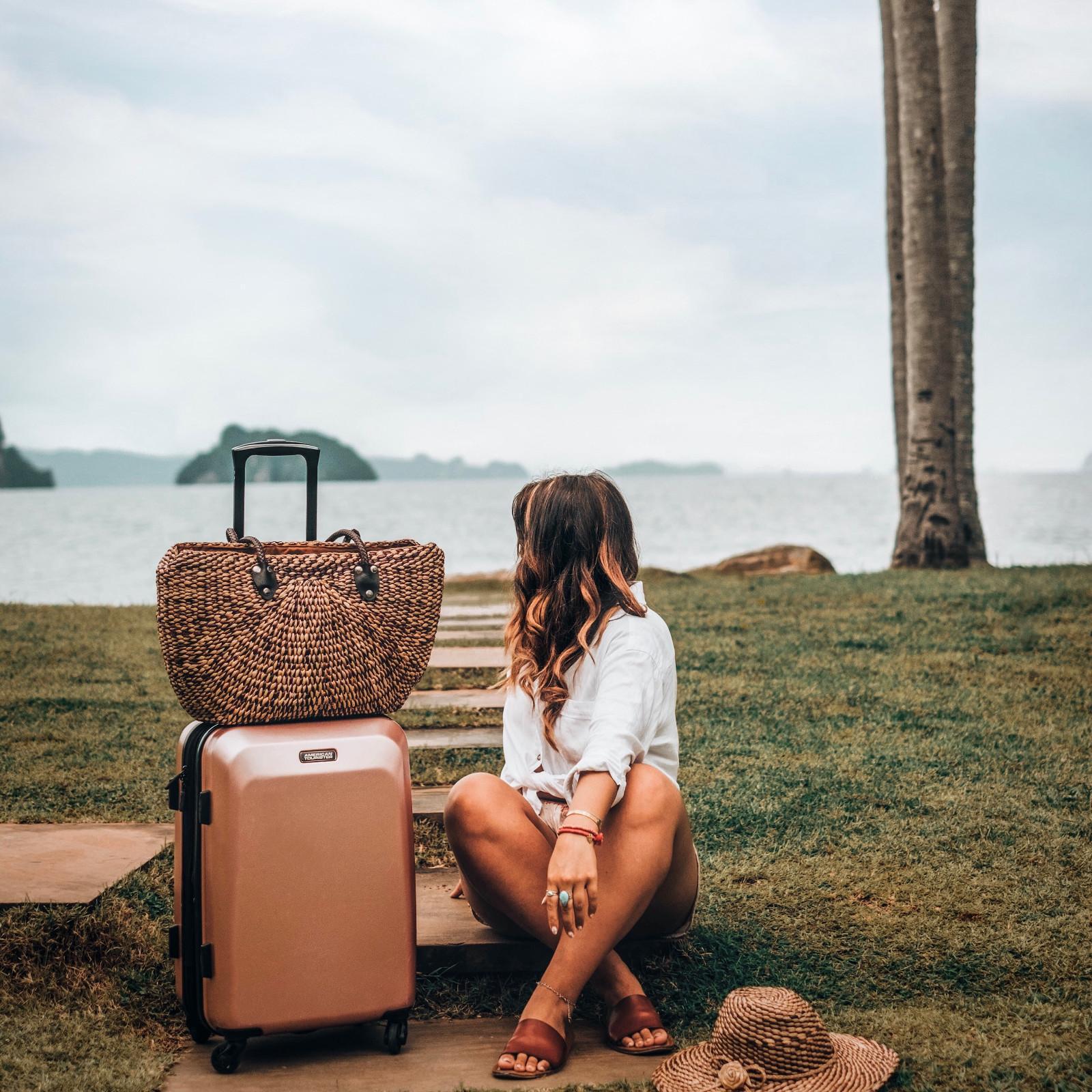 american tourister moonlight 24 spinner