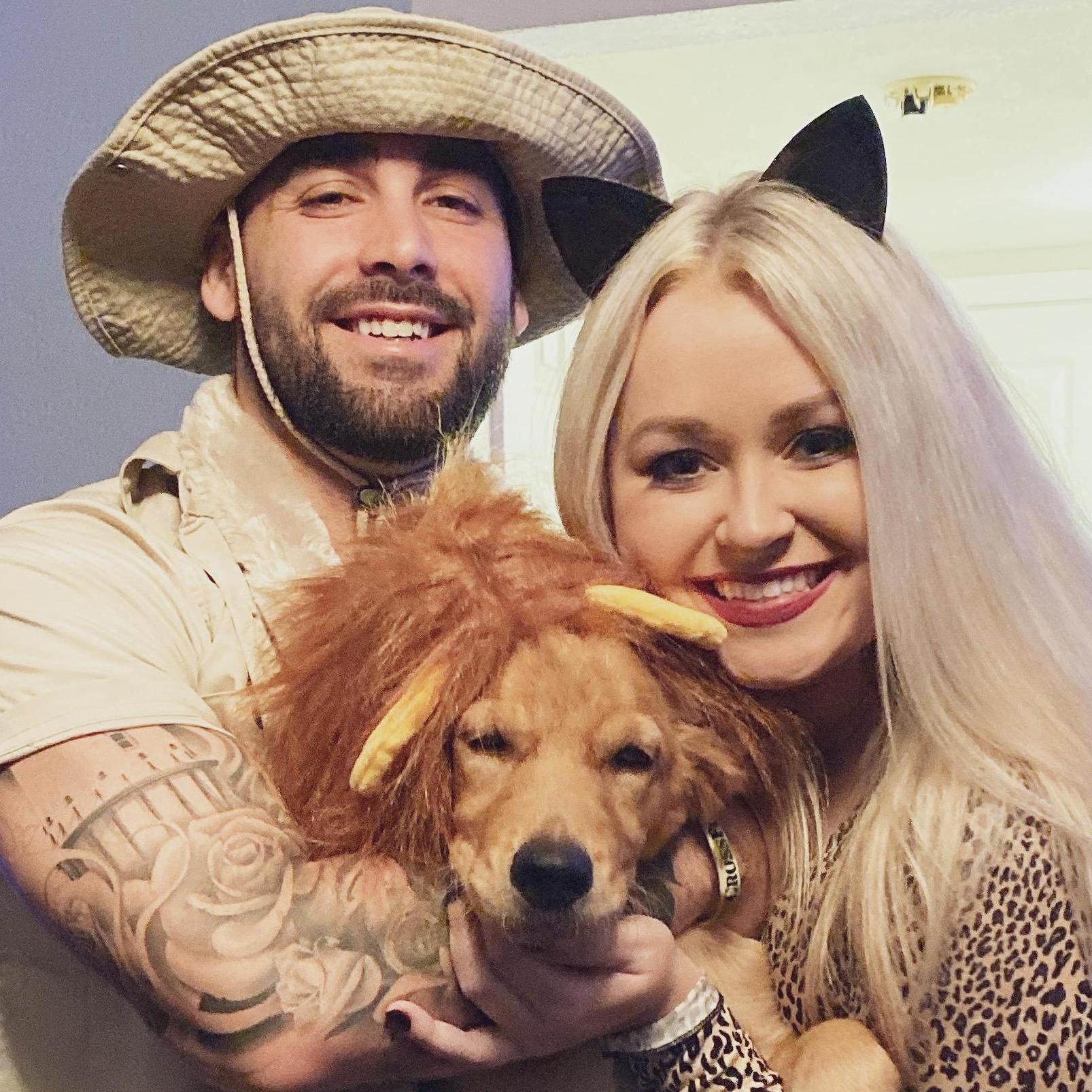 Happy Halloween 2019 from the Zoo Keeper and his crew!