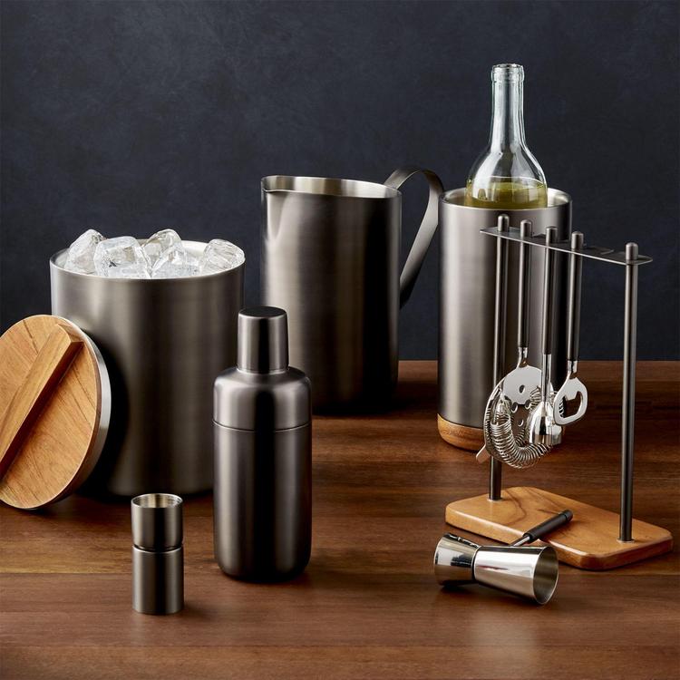 Simple Modern Cocktail Shaker for Bar with Jigger Lid