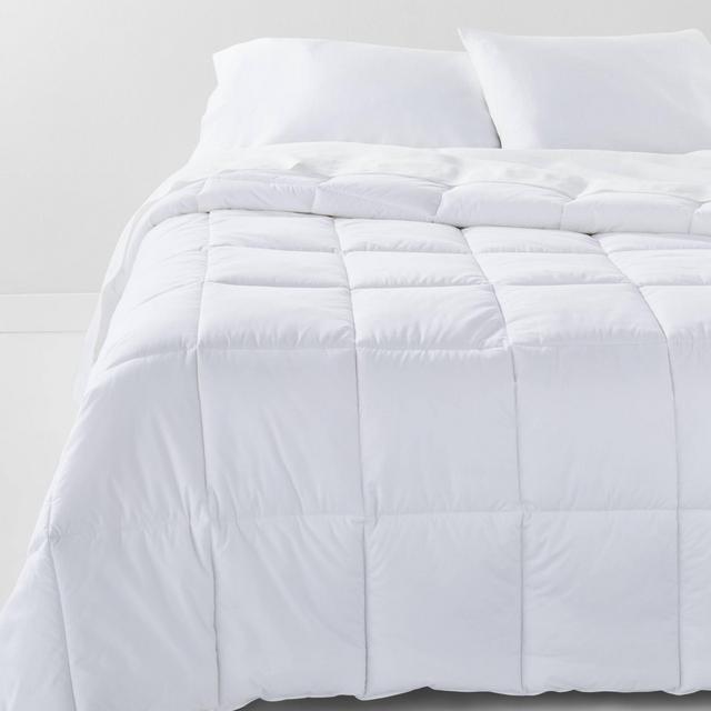 Full/Queen Ultra Weight Down Alternative Comforter - Casaluna™