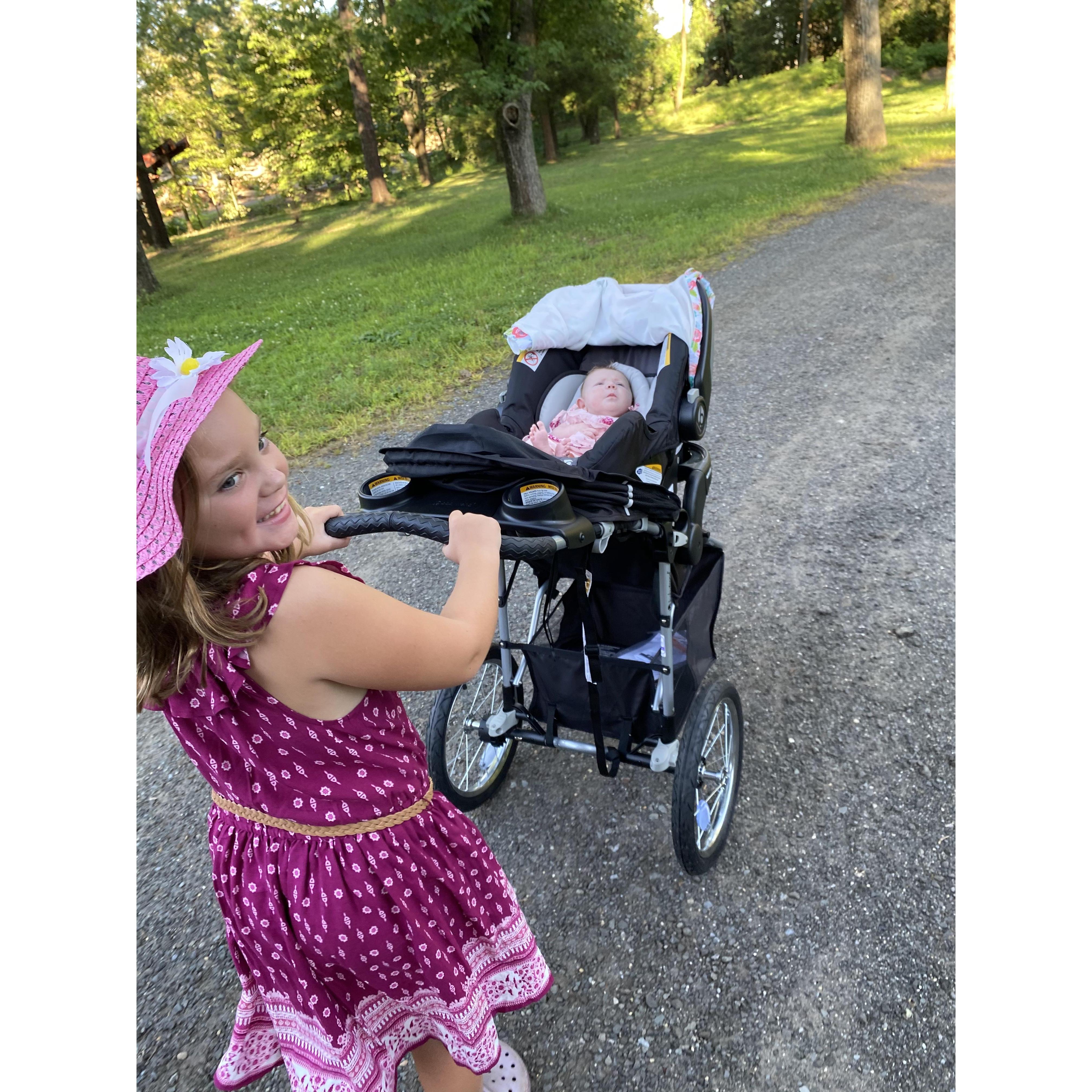 Big sister Kallie and Addie 🥰