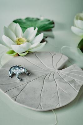 Lily Pad Marble Cheeseboard