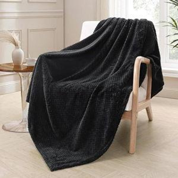 Exclusivo Mezcla Fleece Throw Blanket Extra Large, Super Soft and Warm Blankets for Couch, Sofa and Bed Waffle Textured, Cozy, Fuzzy and Lightweight (Black, 50x70 Inches)