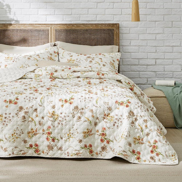 Bedsure Floral Quilt Set King - Reversible Falling Botanical Quilt Bedding Set, 3 Pieces Lightweight Bedspread, Soft Microfiber Coverlet with 2 Pillow Shams for All Seasons (106"x96")