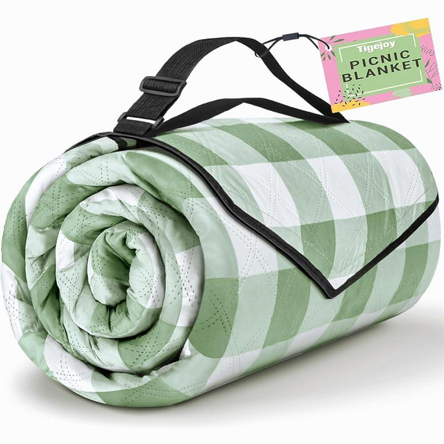 TigeJoy Extra Large Picnic Blanket Waterproof Foldable 118''x118'', Outdoor Picnic Mat Beach Blanket Sandproof for Park, Grass, Travel, Hiking, Camping Essentials, Gingham Picnic Blanket