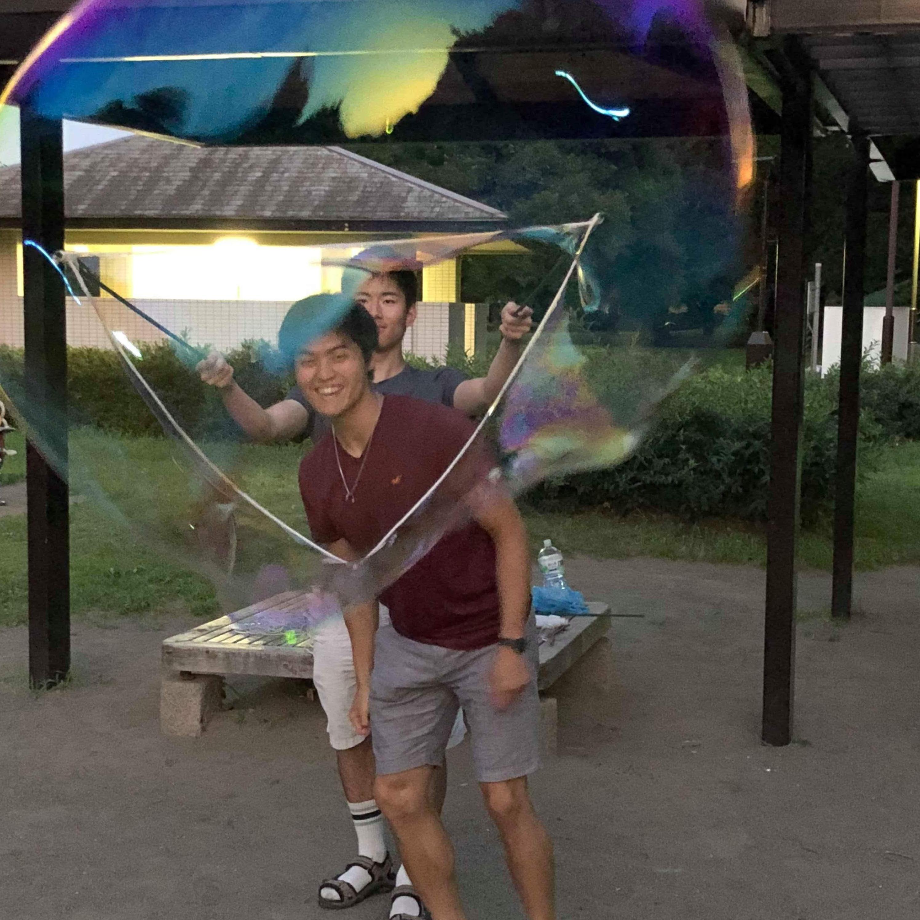 Kent and Yong: While Elizabeth was studying hard, Yong was on a mission with his 暇人 (bored) friends to make BIG bubbles. In life, one simply needs a purpose, no matter how small. (07/20/2018, Japan)