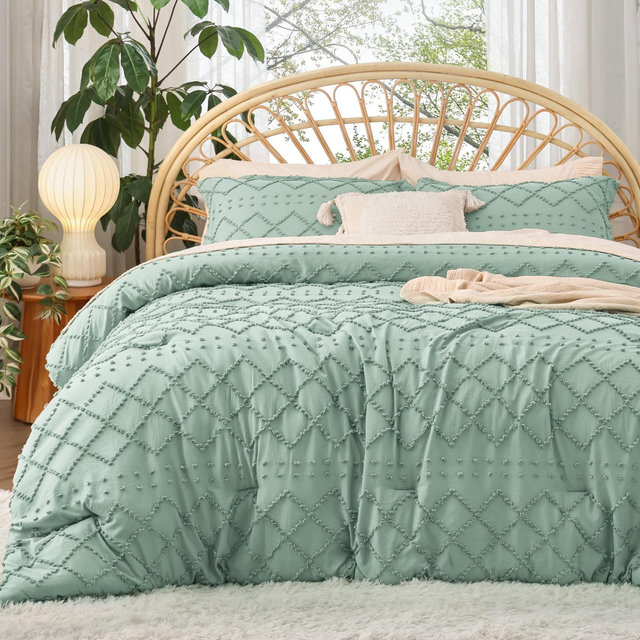 Queen Comforter Set - Sage Green Comforter, Boho Tufted Shabby Chic Bedding, 3 Pieces Vintage Farmhouse Bed Set for All Seasons, Fluffy Soft Bedding w
