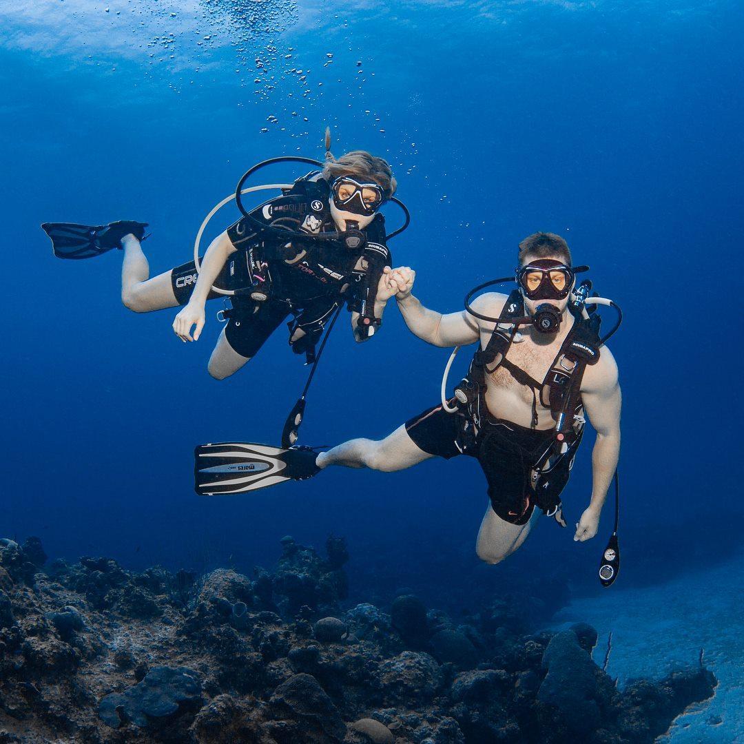 Kaley's 1st Scuba Diving adventure and their first time scuba diving as a couple. They were in the Grand Cayman Islands on their first "big trip" as a couple!
