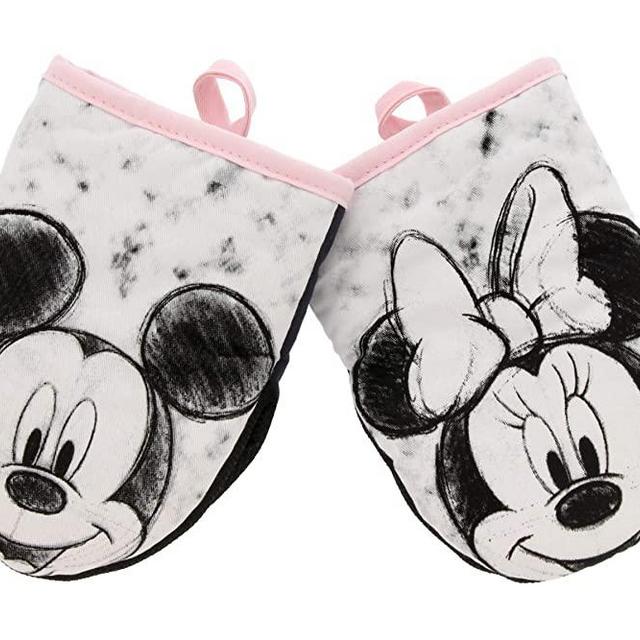 Disney Kitchen Neoprene Oven Mitt and Potholder Set with Hanging Loop -  Non-Slip Heat Resistant Kitchen Accessories with Premium Insulation Ideal  for