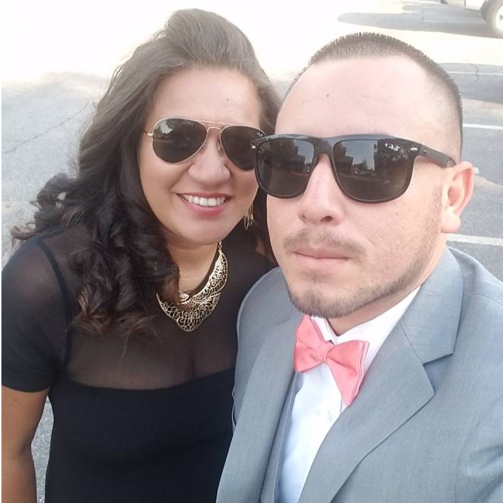 Date night, Alex being a groomsmen
Noche de cita, Alex siendo padrino de boda