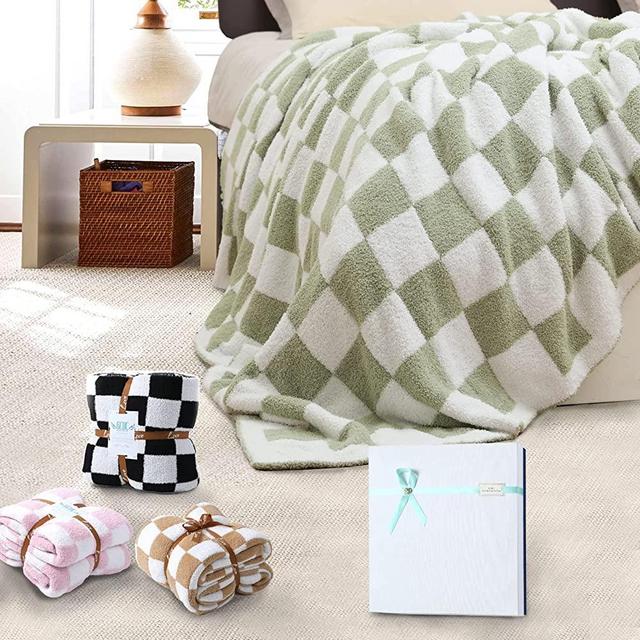 GCQC Checkered Throw Blanket, Knitted Checkerboard Grid Gingham Warmer Comfort Shaggy Soft Cozy Fuzzy Bed Best Gift Twin Blanket with Box for Home Chair Sofa Couch Camping Travel