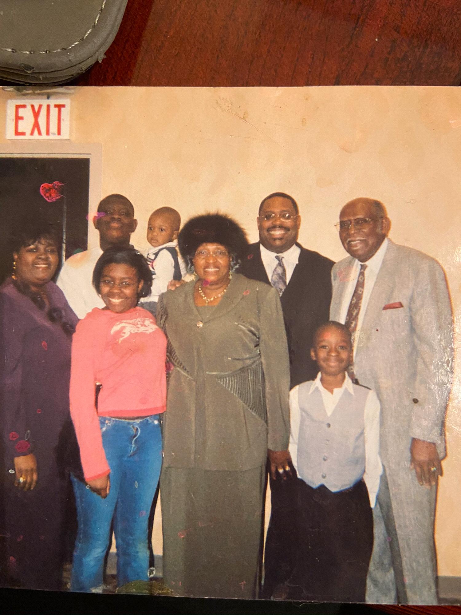 Mommy, Julian, Jade, Justin, granny, daddy, Jordan, and papa