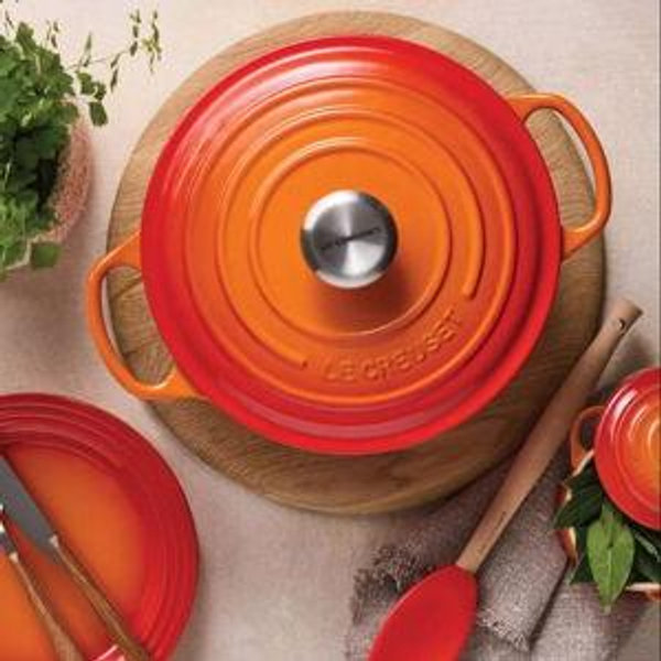 Signature Round Dutch Oven - 5.5 Qt