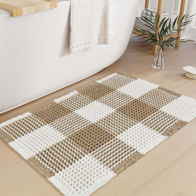 Arenarug Checkered Waffle Bath Mat for Bathroom Floor, Super Absorbent Boho Farmhouse Bathroom Rugs Non Slip Washable, Ultra Soft Bath Rugs Mats with Tassels for Bathroom, Brown White, 17"x24"