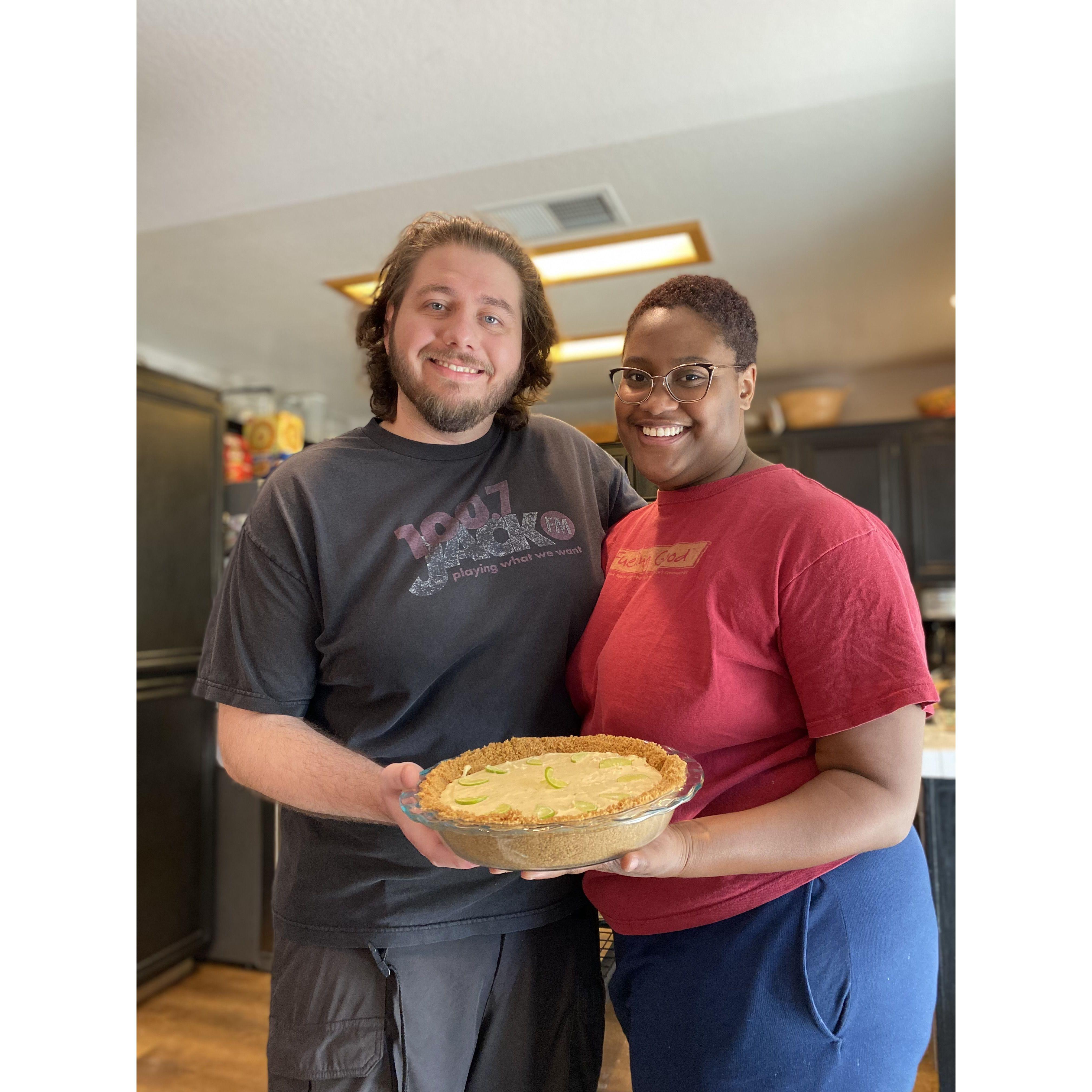 Our first holiday together! I spent Thanksgiving with his family and made a knockout key lime pie and baked macaroni😎