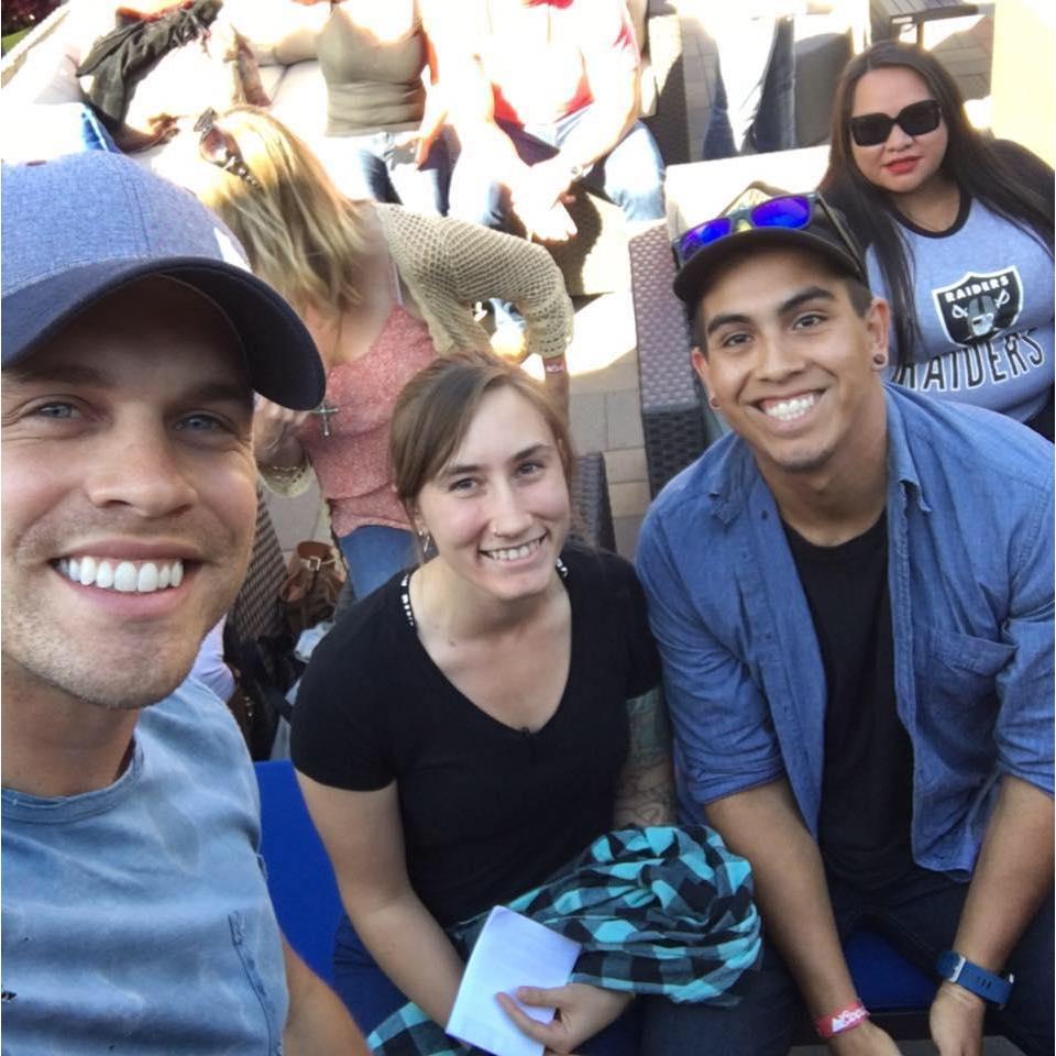 Doing what we do best, going to concerts and that VIP life with Dustin Lynch