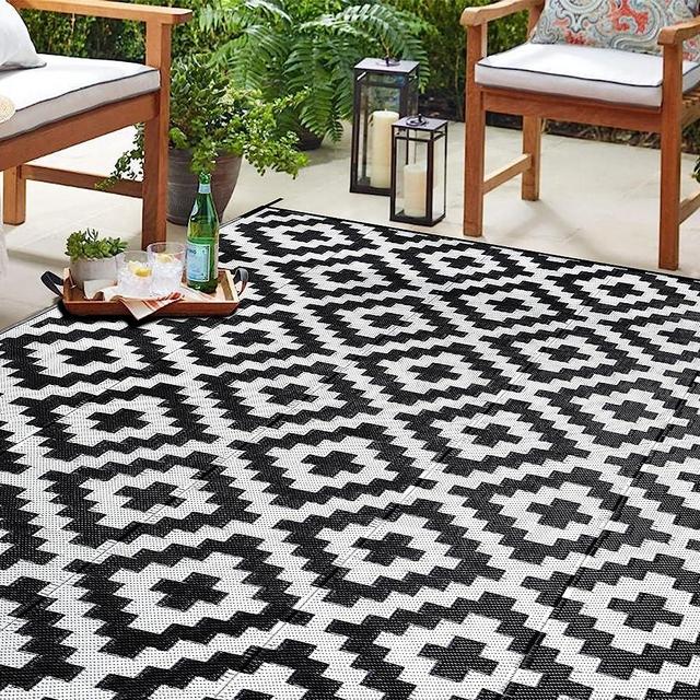 SAND MINE Reversible Mats, Plastic Straw Rug, Modern Area Rug, Large Floor Mat and Rug for Outdoors, RV, Patio, Backyard, Deck, Picnic, Beach, Trailer, Camping (6' x 9', Black & White Lattice)