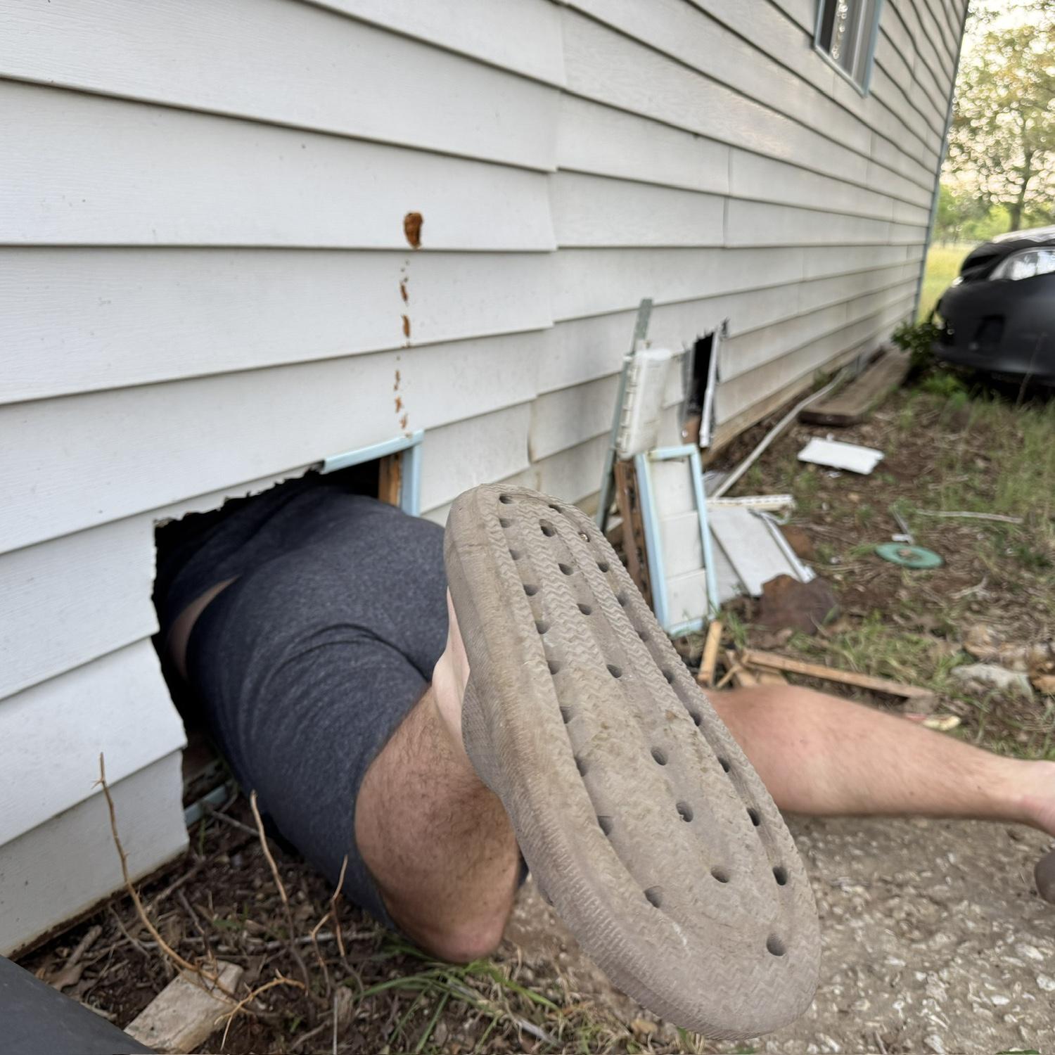 Rescuing new baby kitty Hangman / recatando al nuevo gatito Hangman