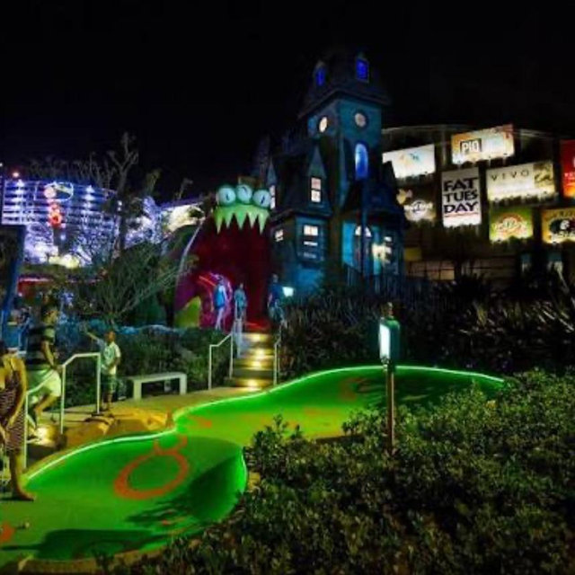 Hollywood Drive-in Mini Golf