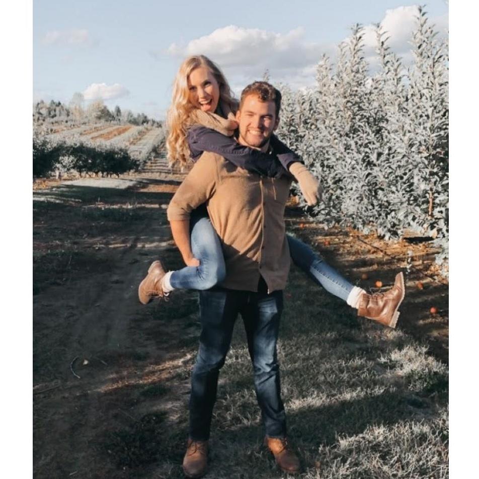 Rapunzel and Flynn Rider go apple picking