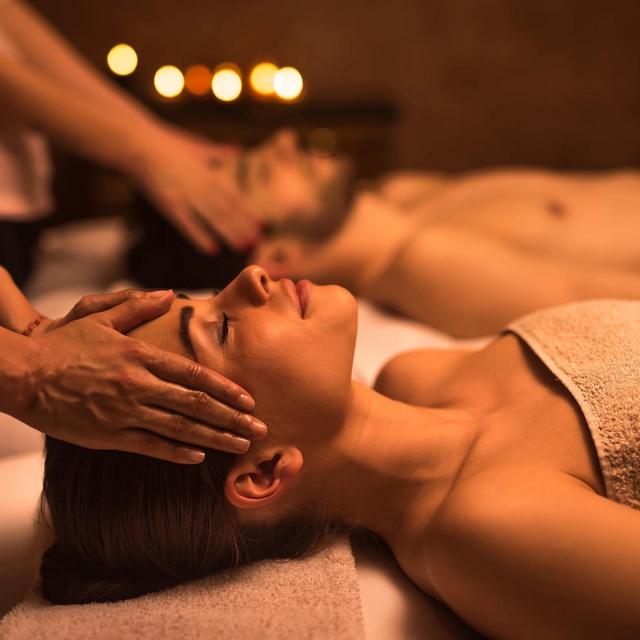 Honeymoon couples massage