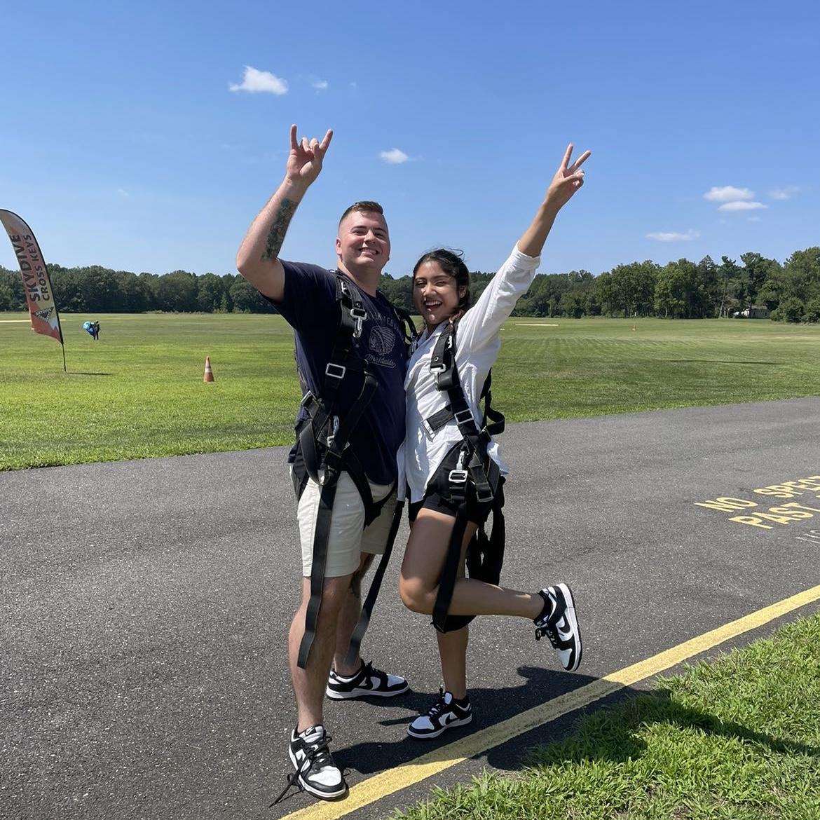 When Rj jumped off a plane with me for my 22nd birthday! 
¡Cuando RJ se lanzó de un avión conmigo para mi cumpleaños número 22!