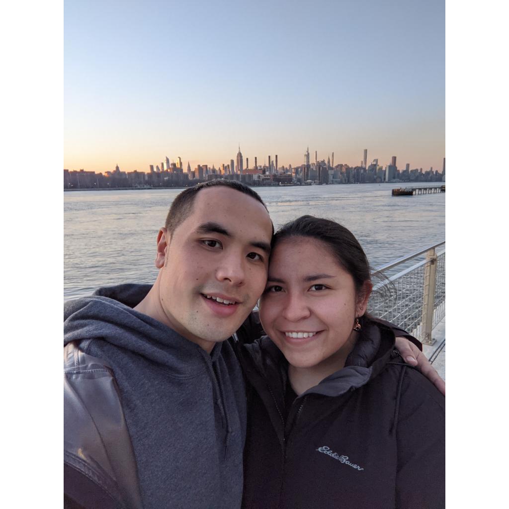 Williamsburg, one of our favorite spots and one of the most beautiful places to contemplate the NYC Skyline!