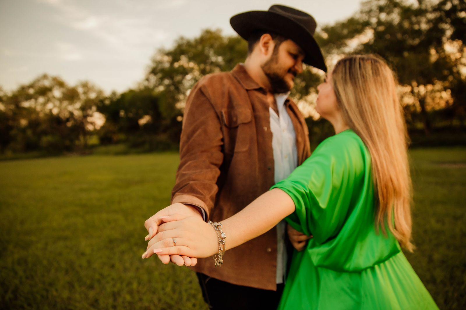 The Wedding Website of ROBERTO DOMINGUEZ CUEVAS and MARTHA ANAHIS ALONSO GARZA