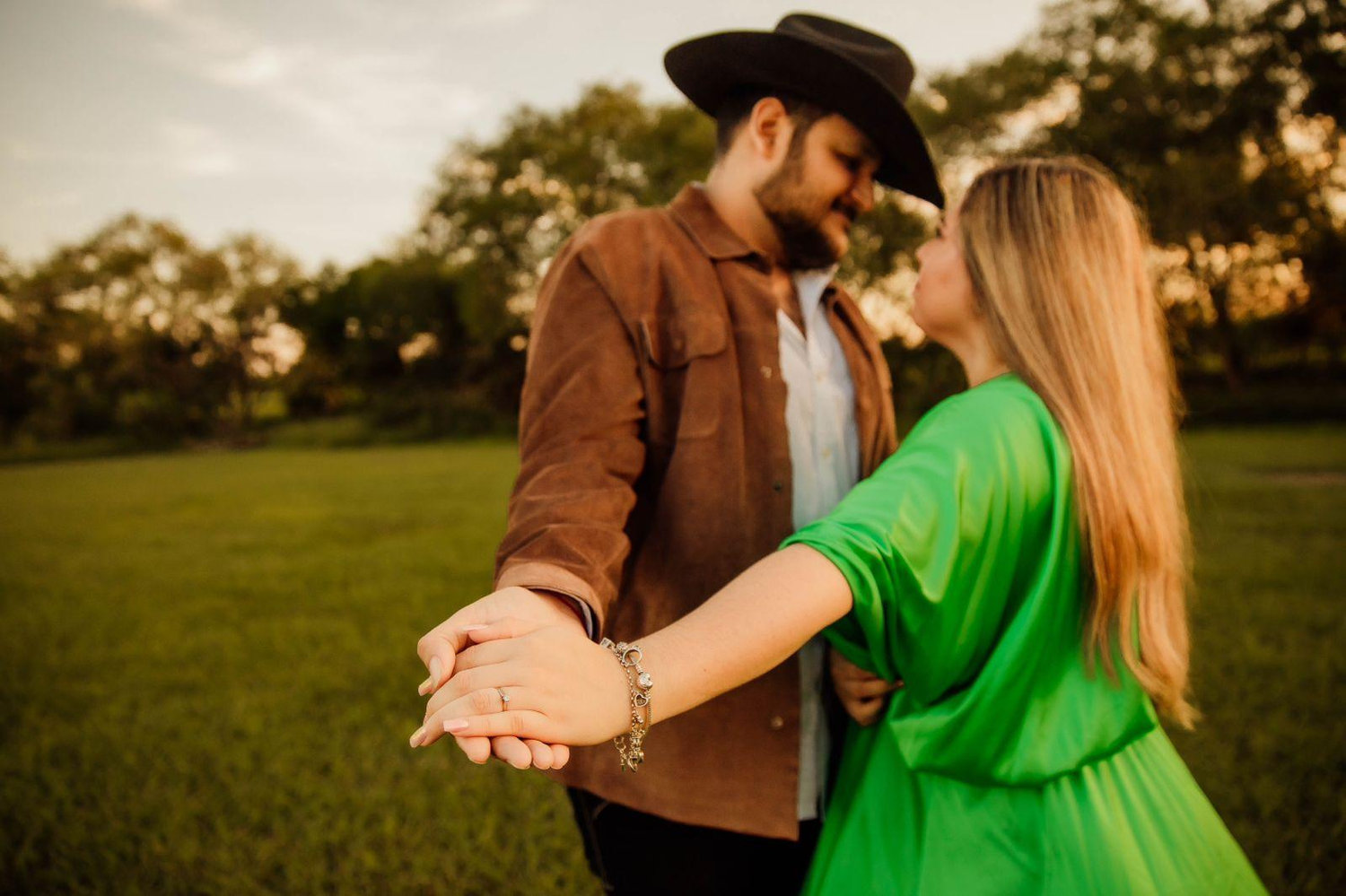 The Wedding Website of ROBERTO DOMINGUEZ CUEVAS and MARTHA ANAHIS ALONSO GARZA