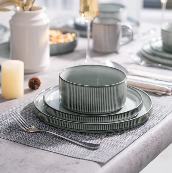 Famiware 24 Piece Dinnerware Set, Service for 8 & Reviews | Joss & Main