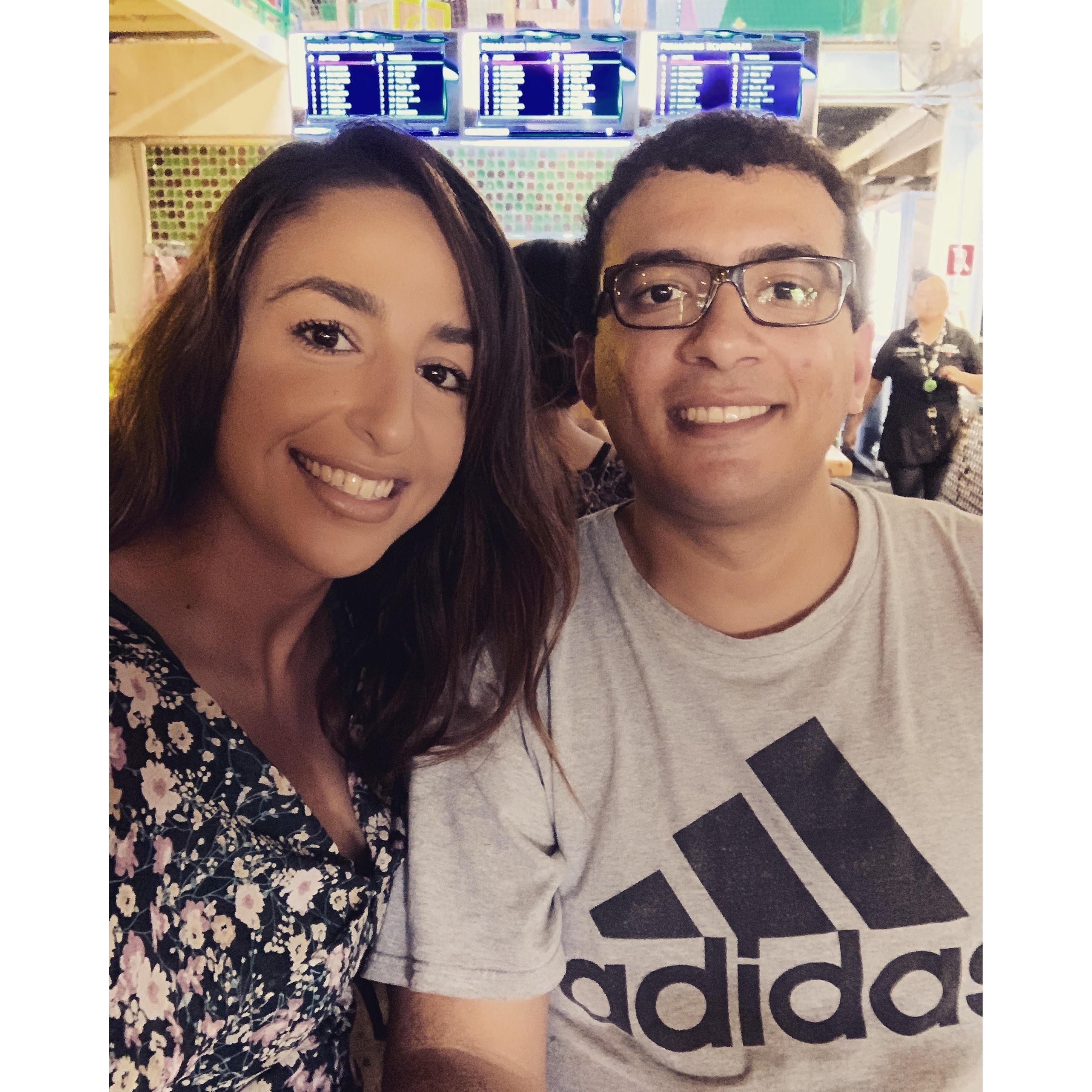 Ryan and I love to travel, we've gone to Greece, Hawaii, London, and Tijuana. Here we are in TJ. Yo y Ryan nos encanta viajar, aquí estamos en Tijuana.
