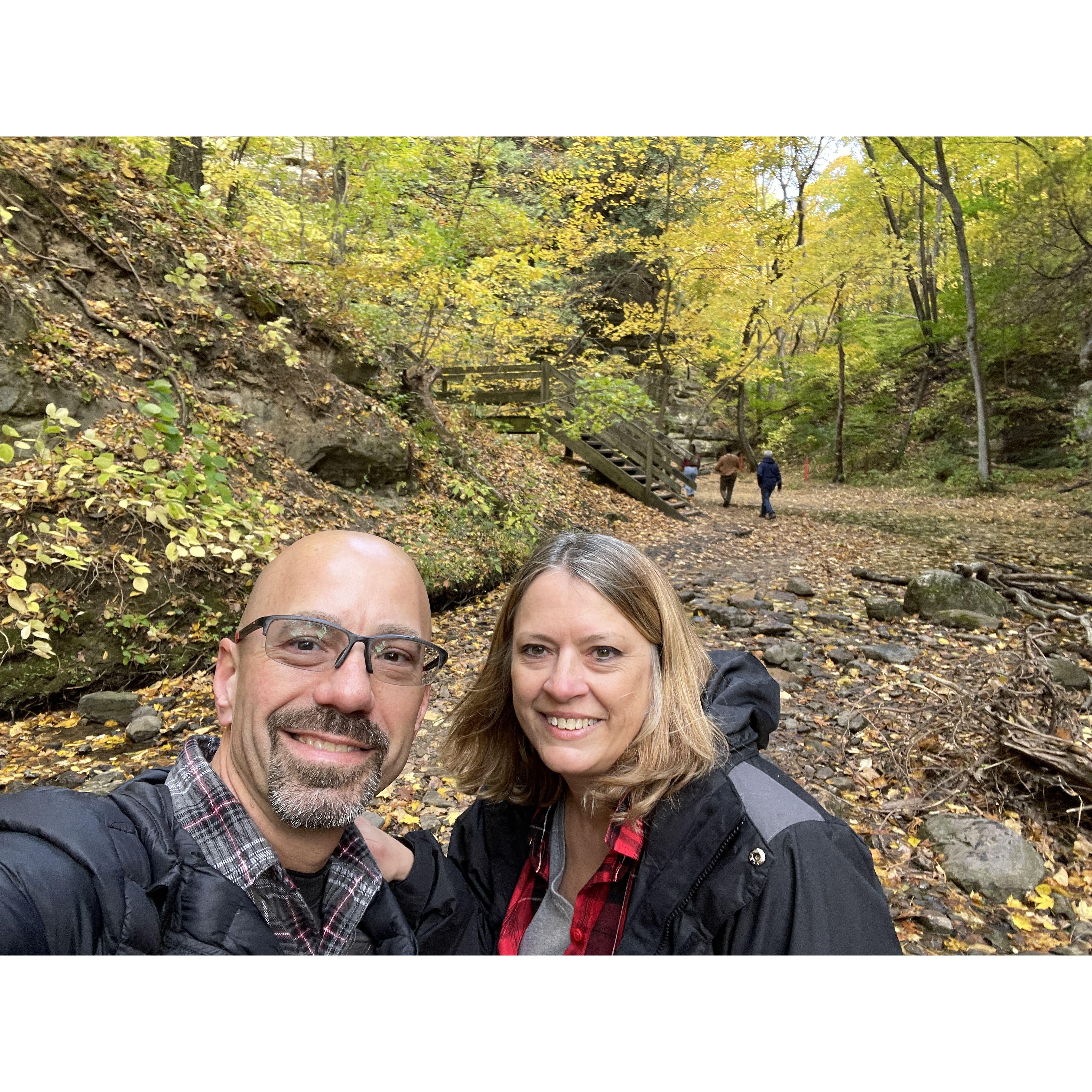 I think 🤔 this pic is a hiking 🥾 adventure at Starved Rock!! Fun 🤩 Fun 🤩 Fun 🤩!!