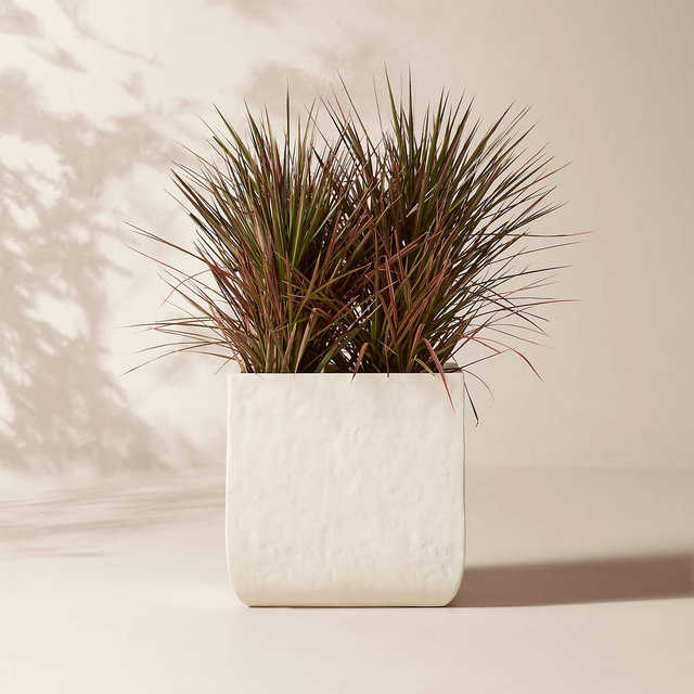 Leyla Ivory Faux Plaster Indoor/Outdoor Large Planter 20"H