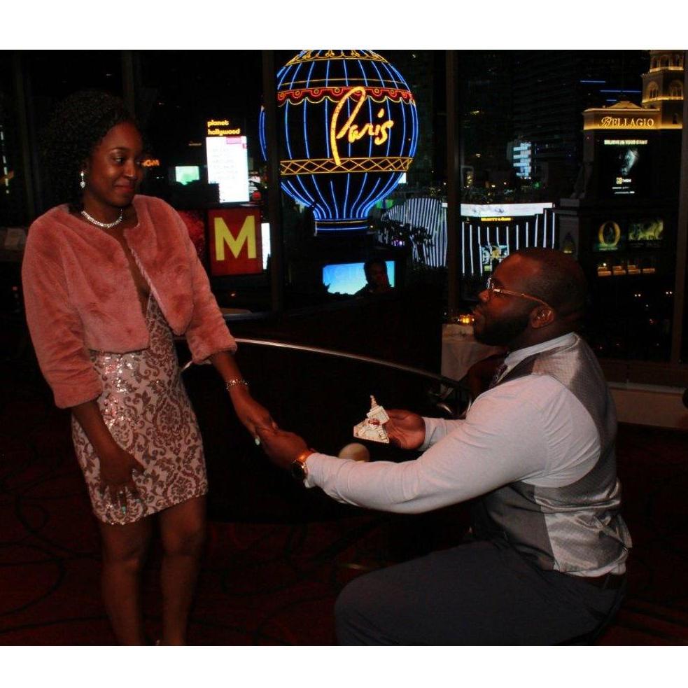 Speechless! Love on the Eiffel Tower ππ
-Aug 2020