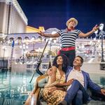 Explore the Venetian Canals at The Venetian | Explora los canales venecianos en The Venetian.