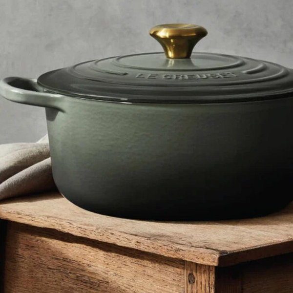 Signature Round Dutch Oven