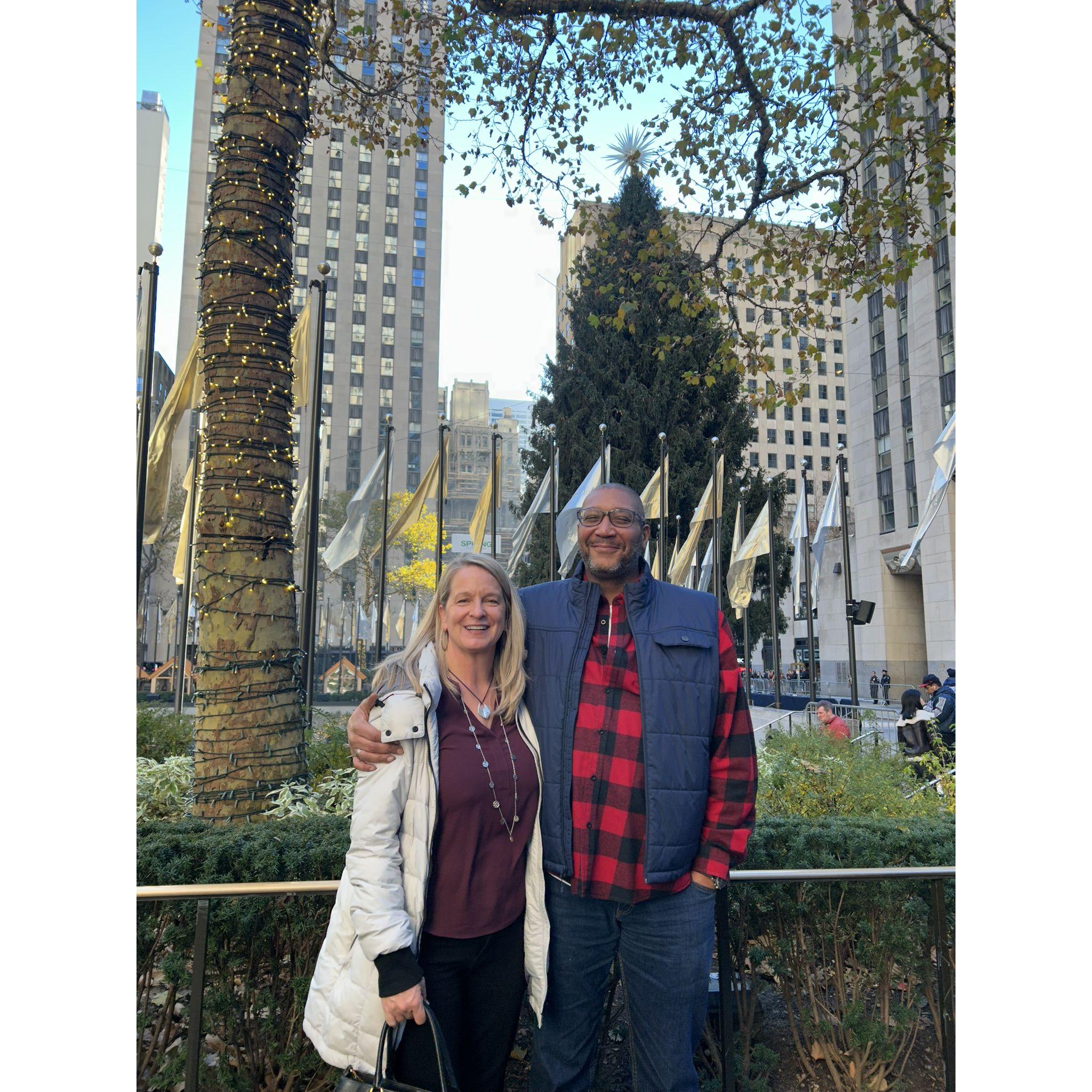 2023 Thanksgiving in NYC with Teague & Sophie...you should see the photos Sophie tried to take of us...Robert wasn't cooperating 😜2023.