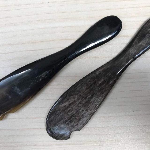 A pair of horn Butter Knife, Personalized Spreader, Caviar Spreader, butter knife, Caviar set, Pate Cheese Caviar Hummus Avocado Tapas