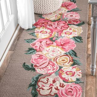 Hand Hooked Rose Bouquet Runner