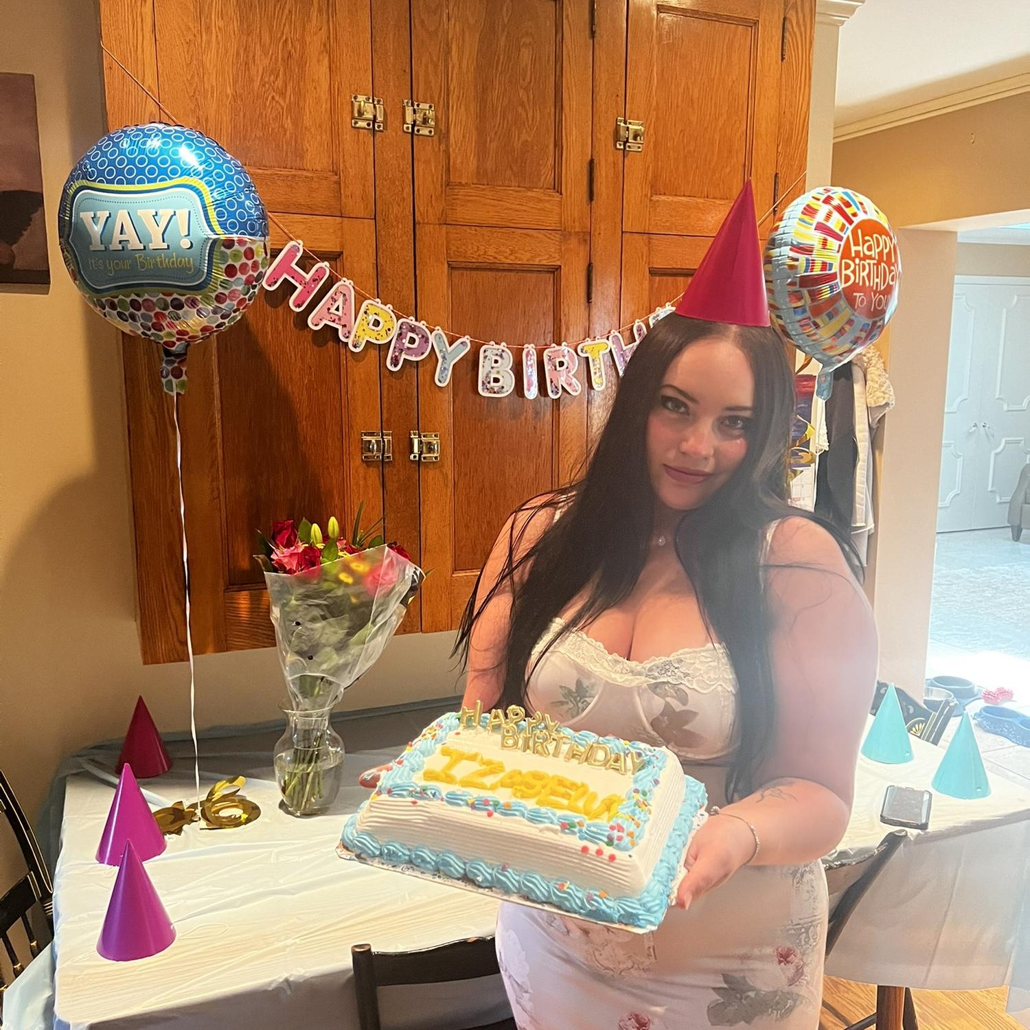 Konnor surprised Izabella on her 24th birthday with some cute details