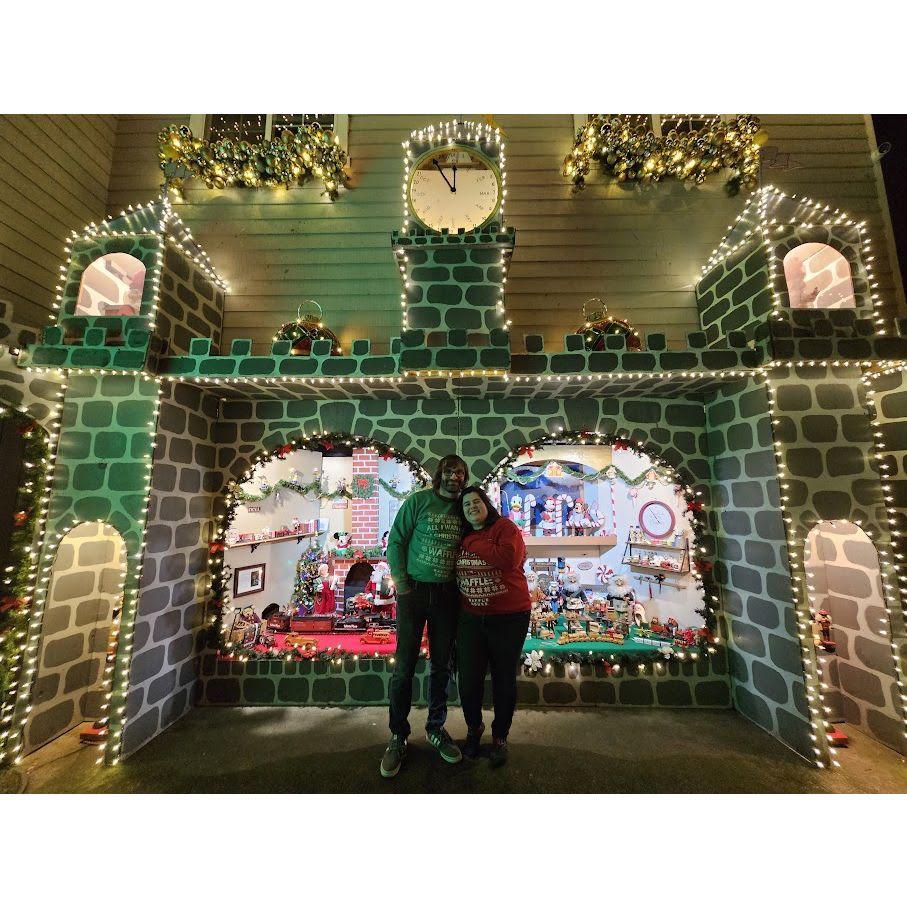 Visiting Independence, Oregon Christmas display, 2023