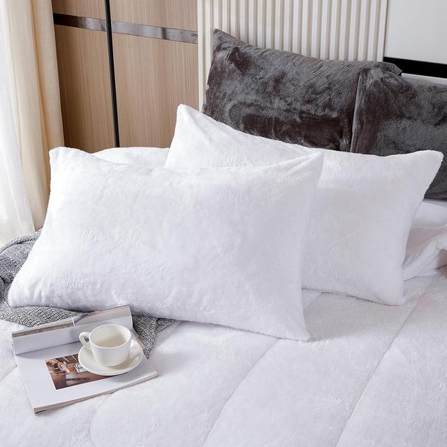 YIYEA Faux Fur Pillow Cases King Size Set of 2, Luxury Ultra Soft Fuzzy Pillowcases, Fluffy Plush Velvet Pillow Covers with Zipper, Cozy Warmth and No Shedding, 20 x 36, White
