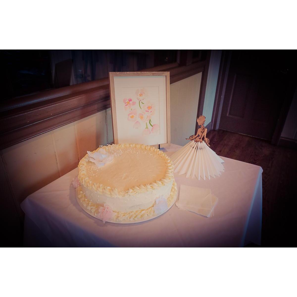 Oops ... looks like the wording melted. But who cares ... cannoli cake ... that's all that matters!