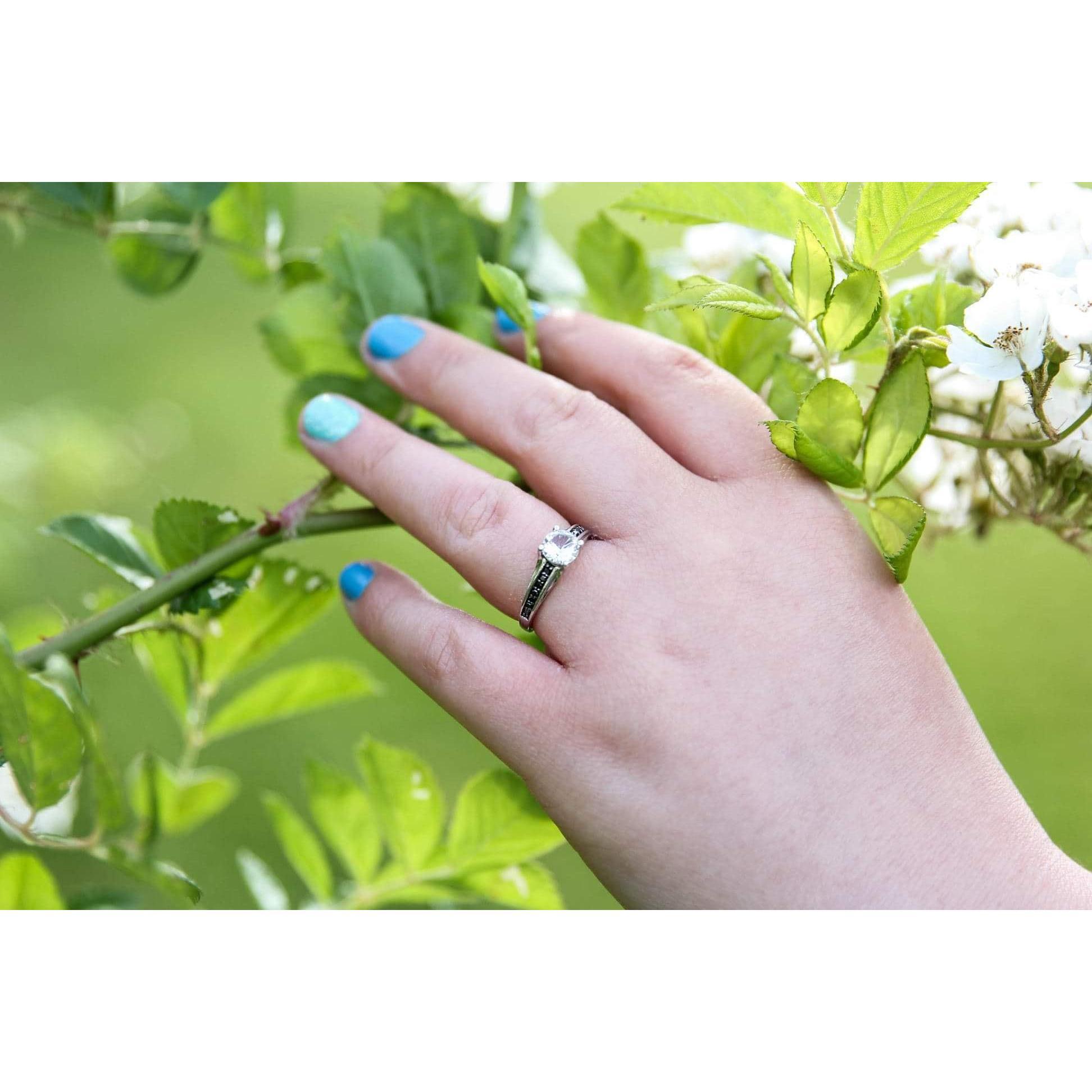 Engagement Photos š¤
ā”Location: North Tonawanda Botanical Gardens
ā”Photographer: Alyssa Knowlton, Lyssa Lee Photography