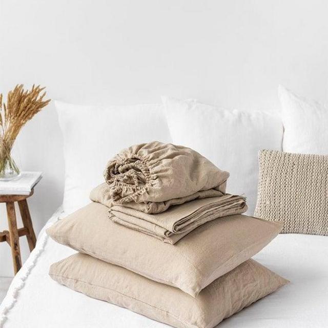 Linen sheet set in Natural Linen (Oatmeal) color. Fitted sheet, flat sheet, 2 pillow cases. Twin, Queen, King.