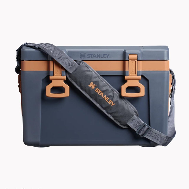 The Easy Carry Outdoor Cooler + Strap | 24 QT