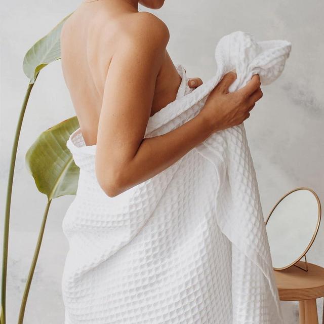 sea me at home Turkish Cotton Large Bath Towel, Bath Sheet (34x67 inches) Luxurious Spa-Like Towels Great for Use Bath, Beach, or Pool Time (Bath Sheet, White)