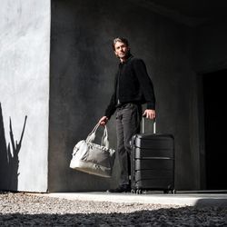 Samsonite, Outline Pro Medium Spinner | Zola